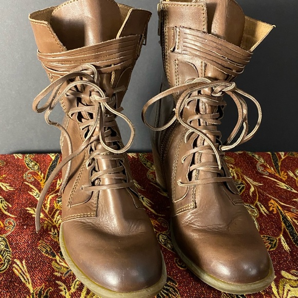 Born lace-up boots - Picture 7 of 7